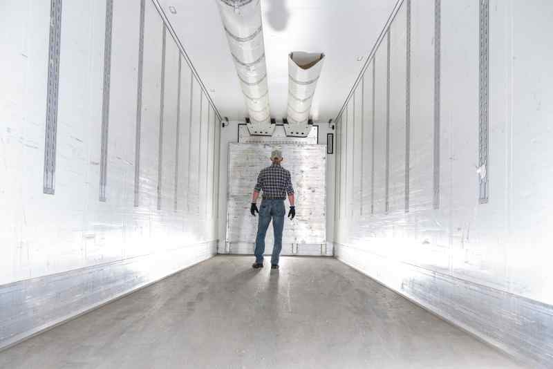 Quel est le règlement qui définit les dispositions concernant le transport des denrées alimentaires ? Jutier